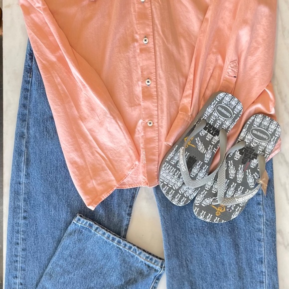 Peter Millar Button Down, Levi 501s, Havaianas Flip Flops - Picture 2 of 2